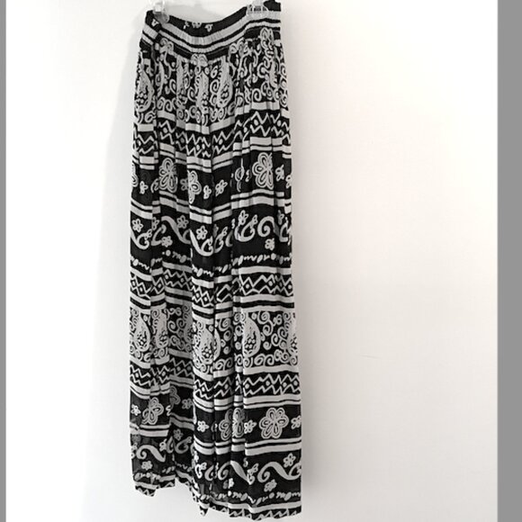 Compagnie International  Express-Maxi Black and White Rayon Circle Skirt, Size M - Picture 1 of 6